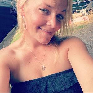 Meet your Posher, Courtney